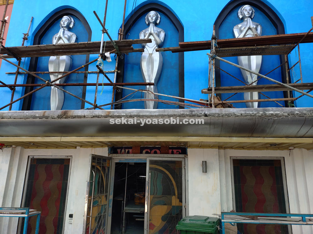 ドールハウス改装中