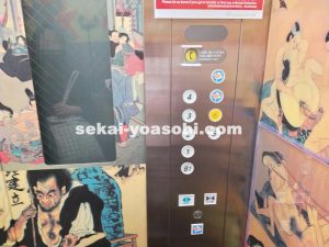 秋葉原の大人のおもちゃ屋エレベータ