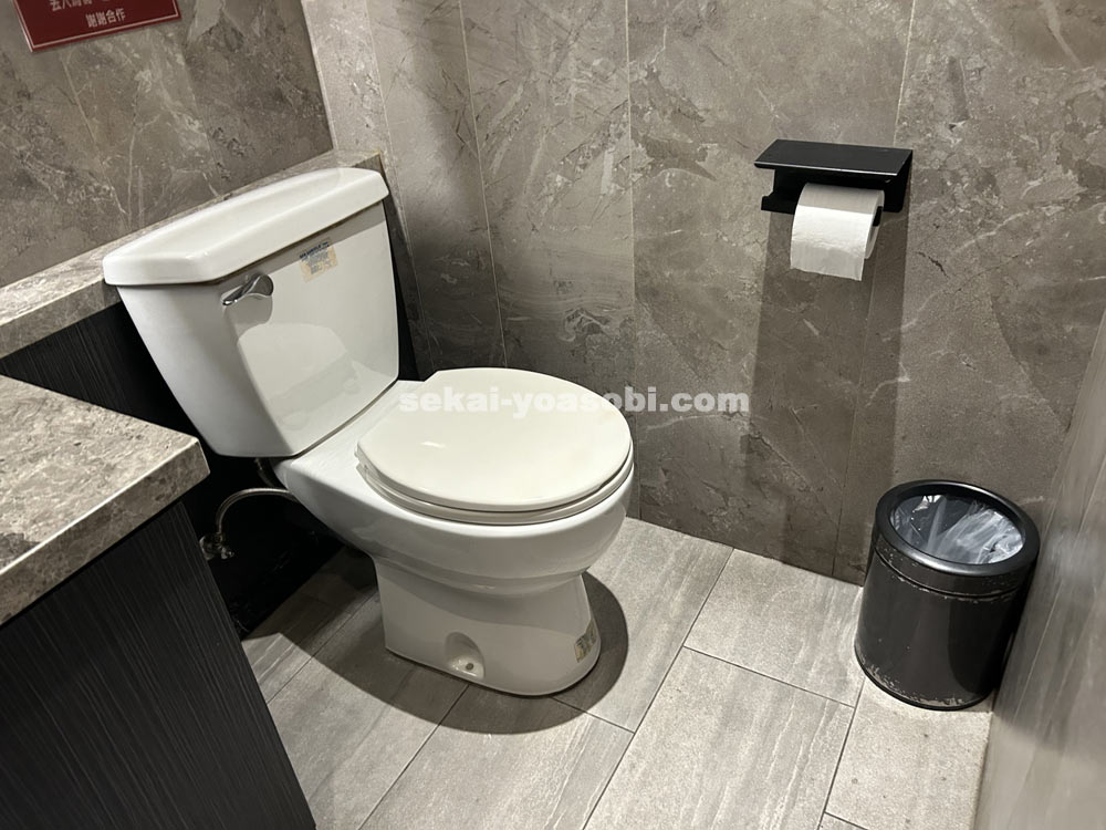 台湾式キャバクラのトイレ