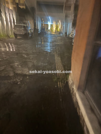 ラベンダーカラオケ入口